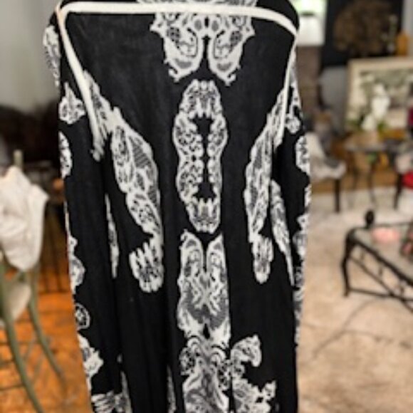 Black and white print draped cardigan - Picture 2 of 4